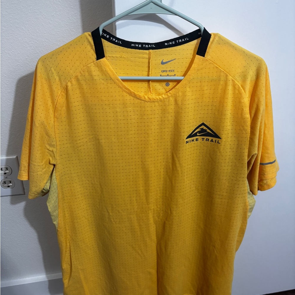 Nike Trail Running Tee | Yellow | Mens Medium